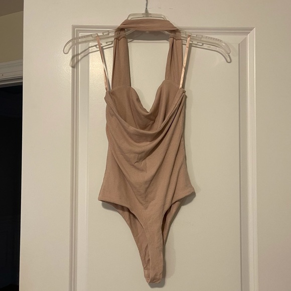 Superdown Candice Halter Bodysuit - Picture 6 of 7